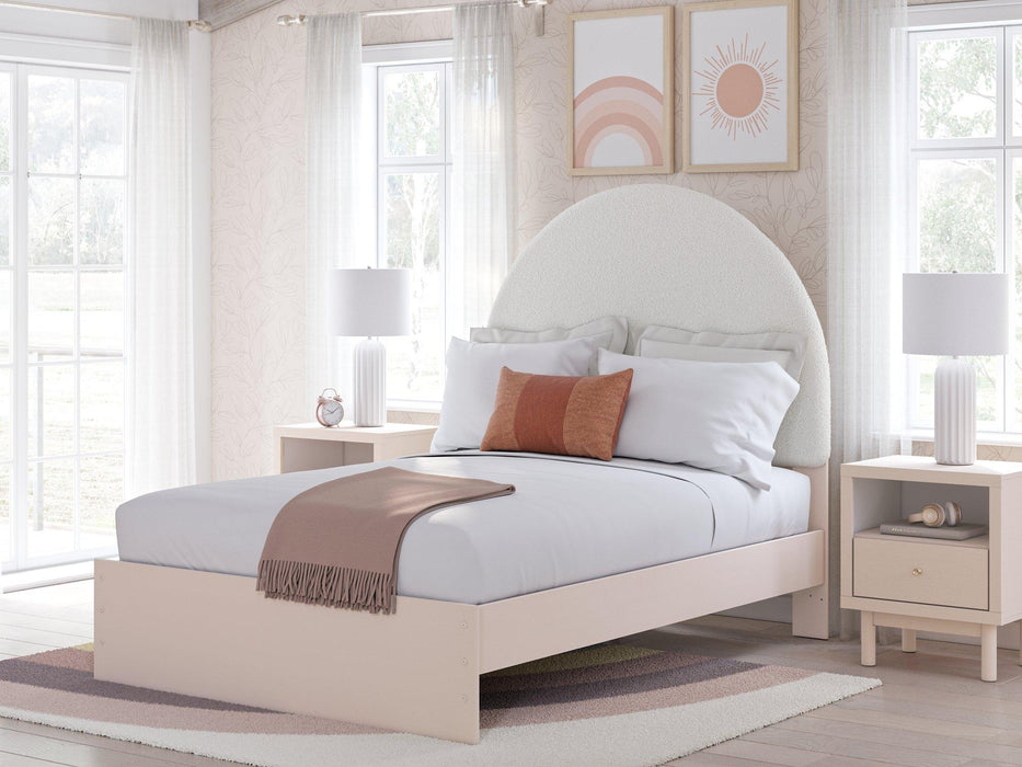 Wistenpine Upholstered Bed